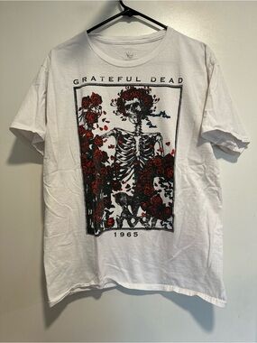 Grateful Dead 1965 Skeleton Roses T-Shirt Sz:L Tarot Bertha. Band concert tee